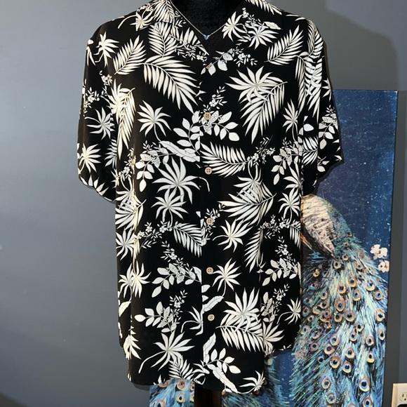 C&C California Size M Floral Button Down - Picture 1 of 12